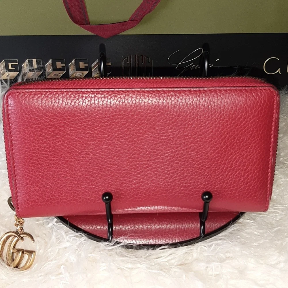 Gucci Red GG Zippy Wallet EUC - Picture 1 of 16